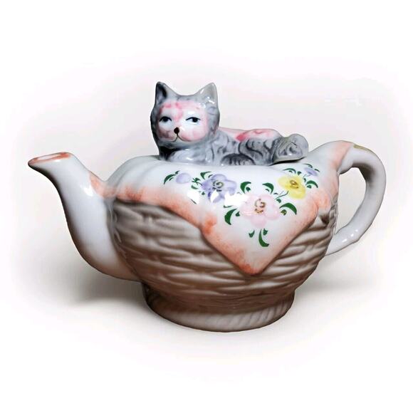VTG 80's Tea Pot Kitty Cat Kitten Resting on Basket Porcelain - Andrea by Sadek - Picture 1 of 11